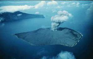 http://vokrugmira.info/wp-content/uploads/2011/07/vulkan-krakatau4.jpg