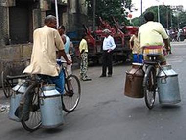 http://upload.wikimedia.org/wikipedia/commons/thumb/7/70/BicyclesMilkChurnsKolkata_gobeirne.jpg/220px-BicyclesMilkChurnsKolkata_gobeirne.jpg