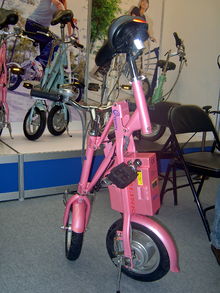 http://upload.wikimedia.org/wikipedia/commons/thumb/6/67/2008LeisureTaiwan_Day1_GreenPower_one-second_foldable_bicycle.jpg/220px-2008LeisureTaiwan_Day1_GreenPower_one-second_foldable_bicycle.jpg