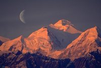 Теневая сторона растет, и мы видим убывающую Луну, серпик в виде буквы «С». Фото: Shutterstock